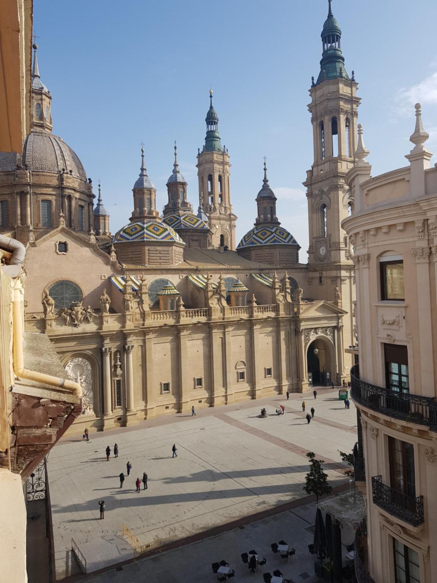 El Balcon De Pilar Apartment Сарагоса Стая снимка